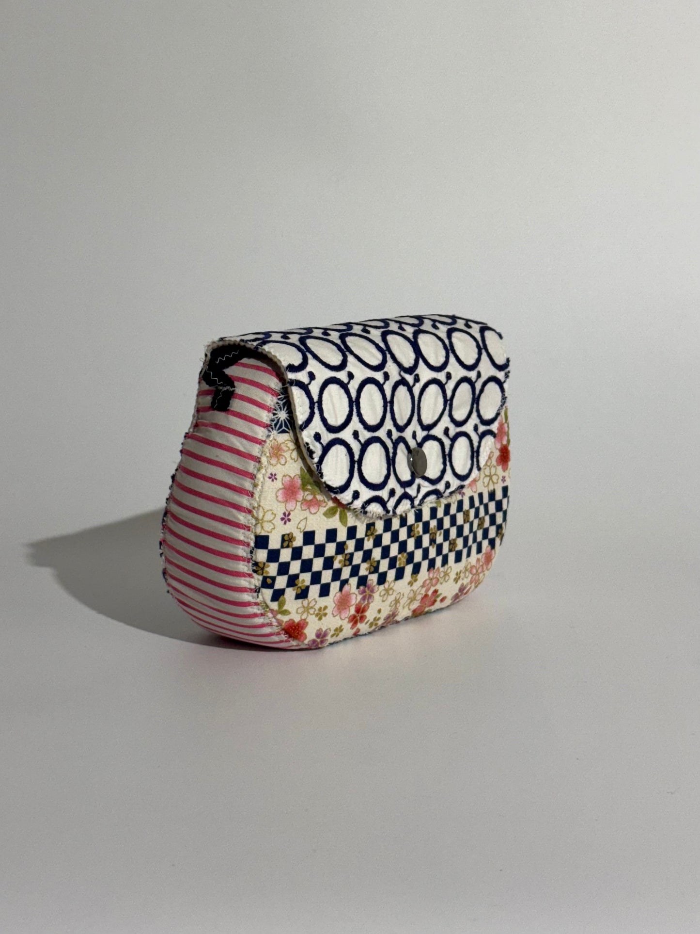 Borsa Luna disegni geometrici blu e righe rosa