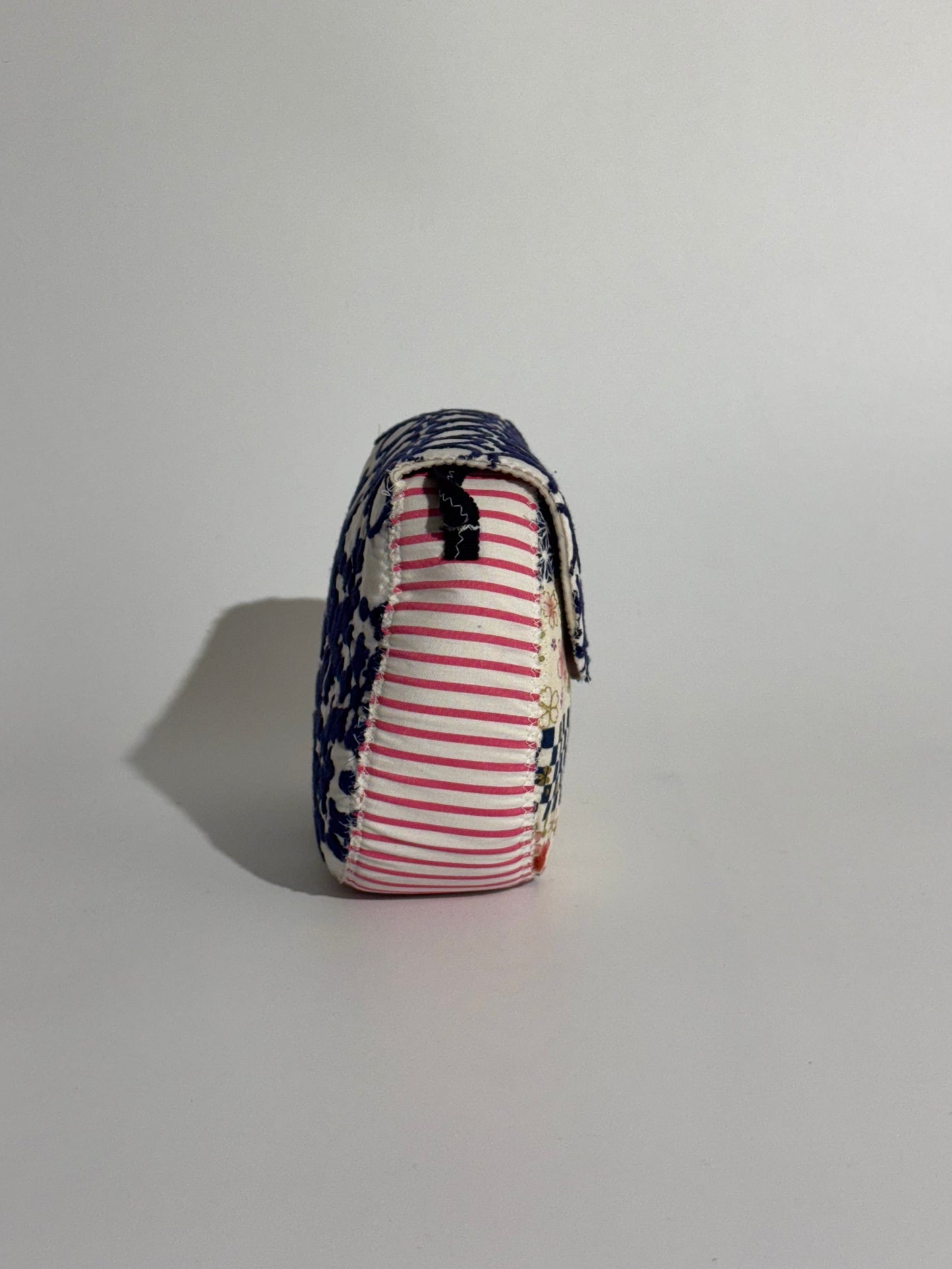 Borsa Luna disegni geometrici blu e righe rosa