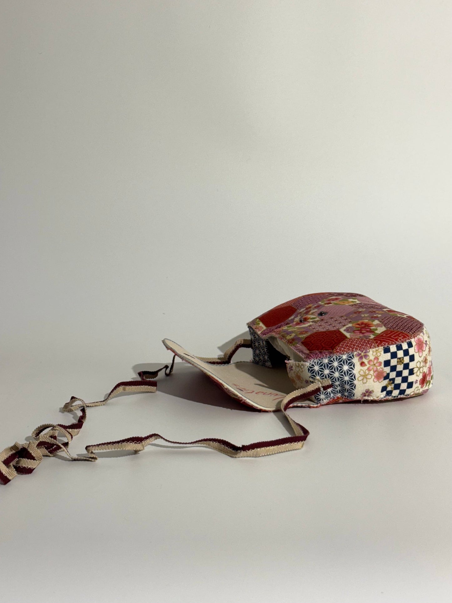 Borsa Luna disegno patchwork giapponese rosso e oro
